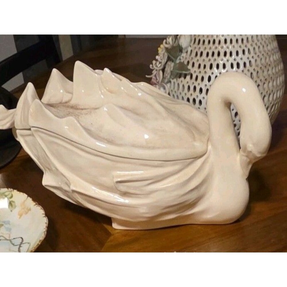 Swan bowl with lid VTG Large ceramic or porcelain